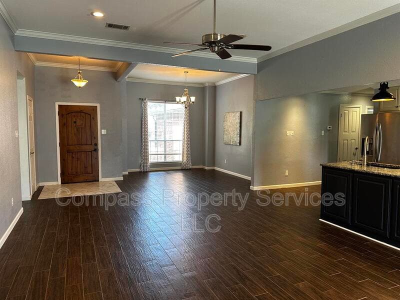 Waco House: 10613 Rayburn Way