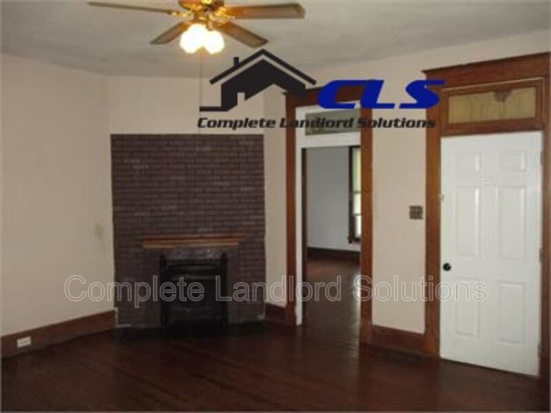 Terre Haute House: 3771 E PARK AVE