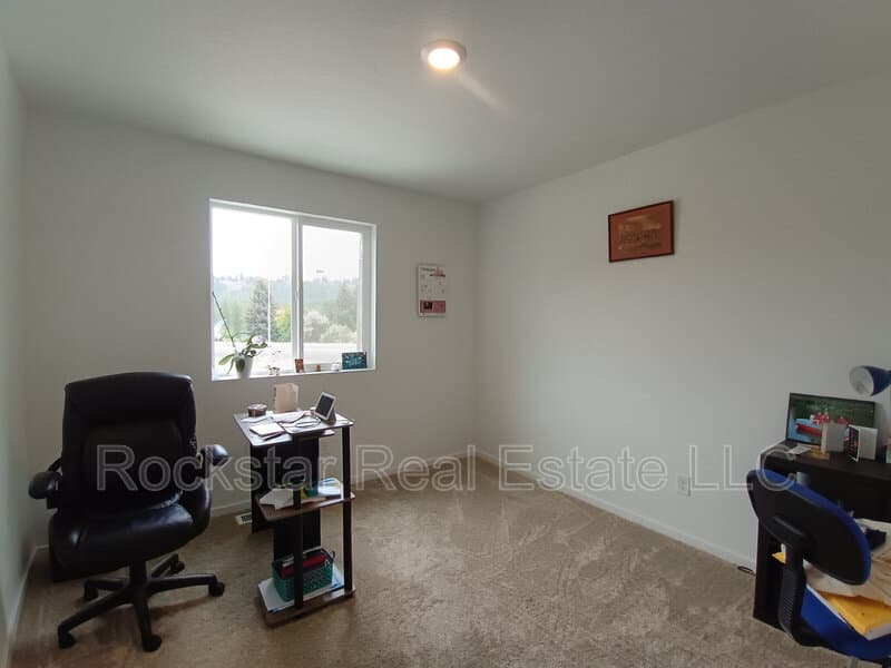 Spokane House: 109 W Goldenrod Ave