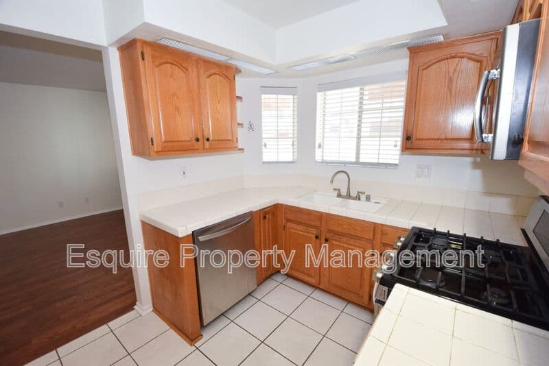 CAMARILLO House: 804 CALLE LOS GATOS