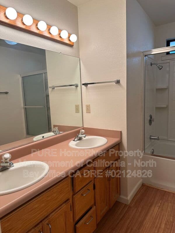 Ukiah Condo: 915 S Oak St