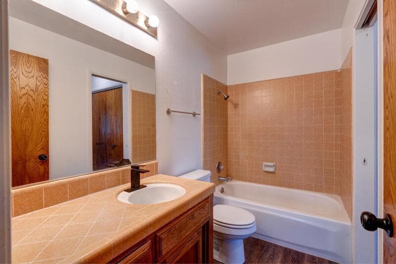 Merced House: 2768 Saratoga Avenue