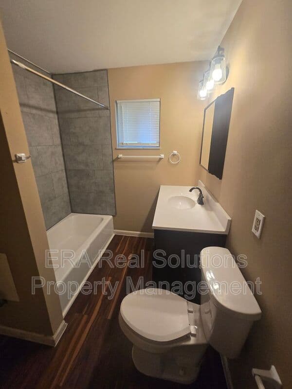 Columbus House: 2324 N WOODBROOK E CR