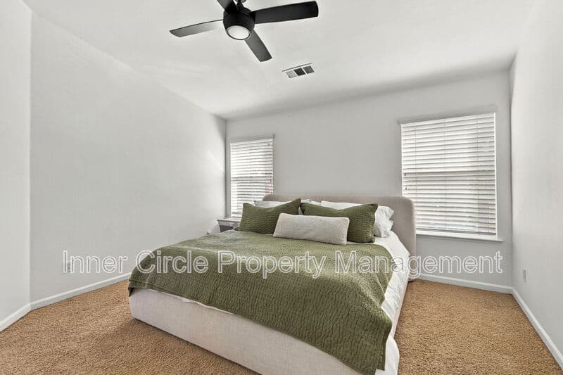 Brentwood House: 374 Olive Street