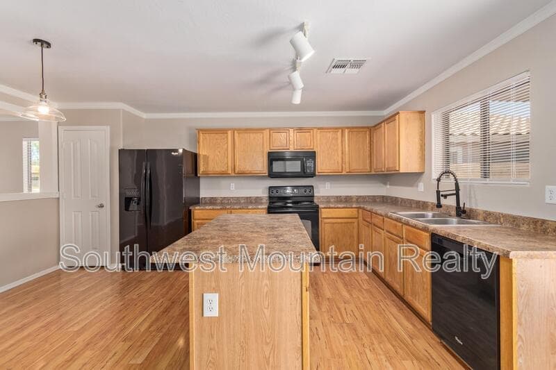 Maricopa House: 44856 W Paitilla Lane
