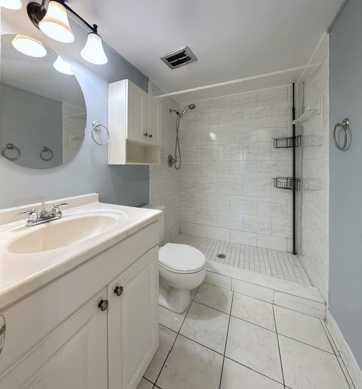 Seminole Condo: 8300 Bardmoor Boulevard - 210