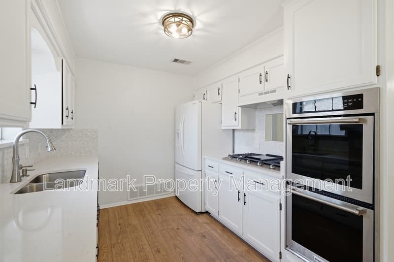 Arlington House: 5917 Pleasant Hill Drive