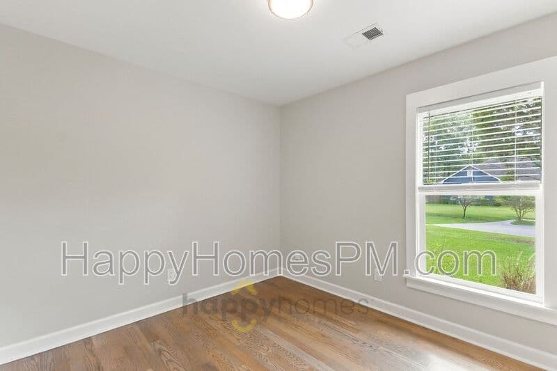 Summerville House: 111 Flicker Lane