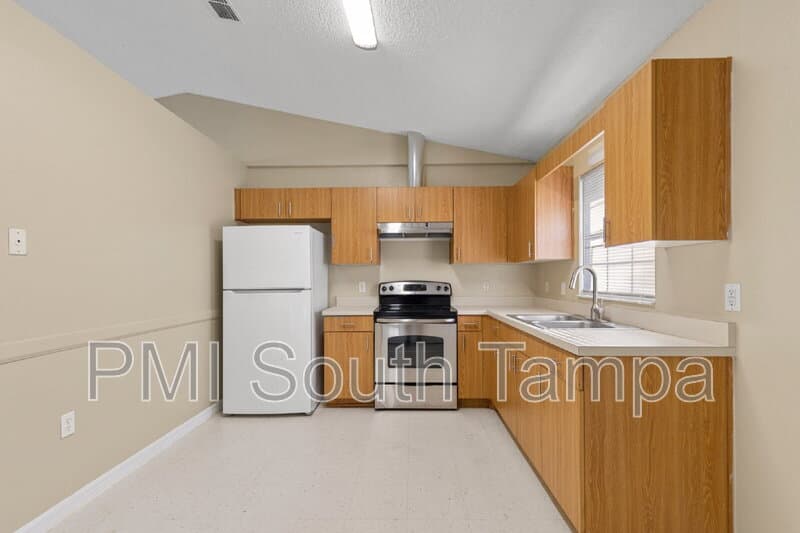 Dade City House: 9926 U.S. 98