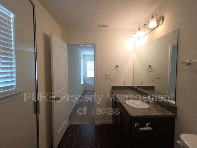 Leander House: 417 Cinnamon Teal
