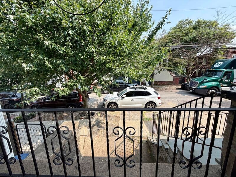 Philadelphia House: 15 West Abington Ave