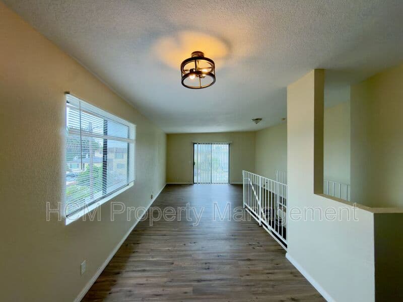 San Pedro House: 922 W 25th St