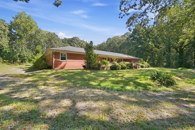 Gastonia Condo: 1542 Monument Ave