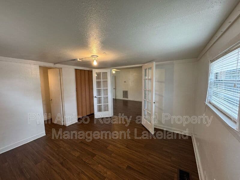 Lakeland House: 5608 Old Highway 37