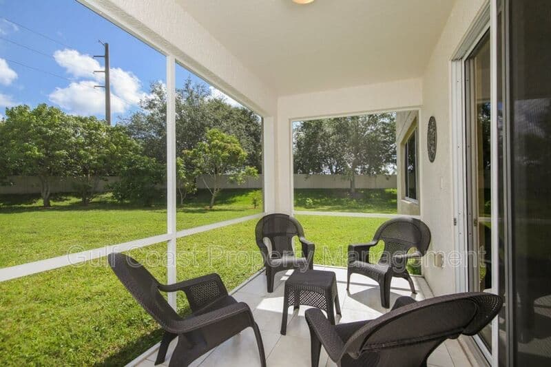 Bradenton House: 6945 74th Street Circle East