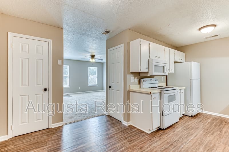 Augusta Condo: 940 Stevens Creek Road 203