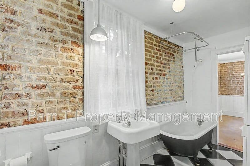 Savannah Condo: 521 E Harris St