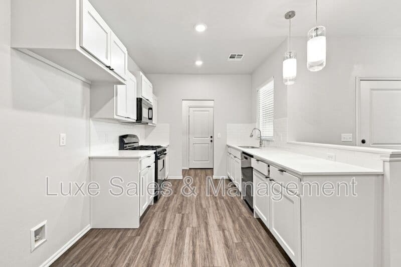 Okahoma City House: 10912 Oak Hollow Drive
