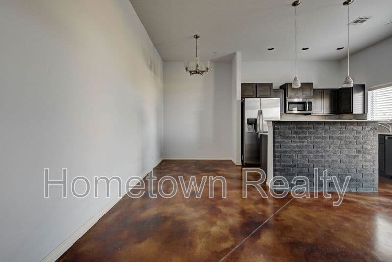 Edmond Townhome: 459 S Fretz Avenue