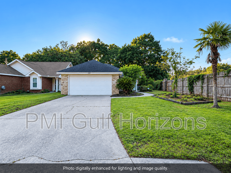 Pensacola House: 1310 Sunrunner Place