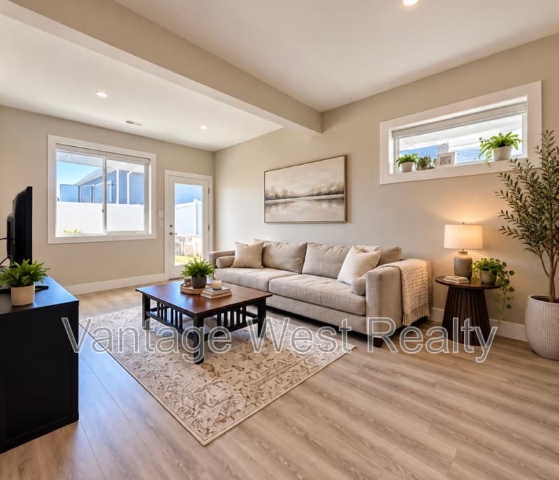 Westbank Condo: 3350b Hawks Cres