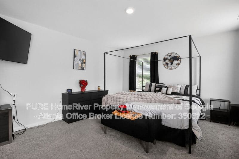 Lithia Springs House: 4842 Layton Dr