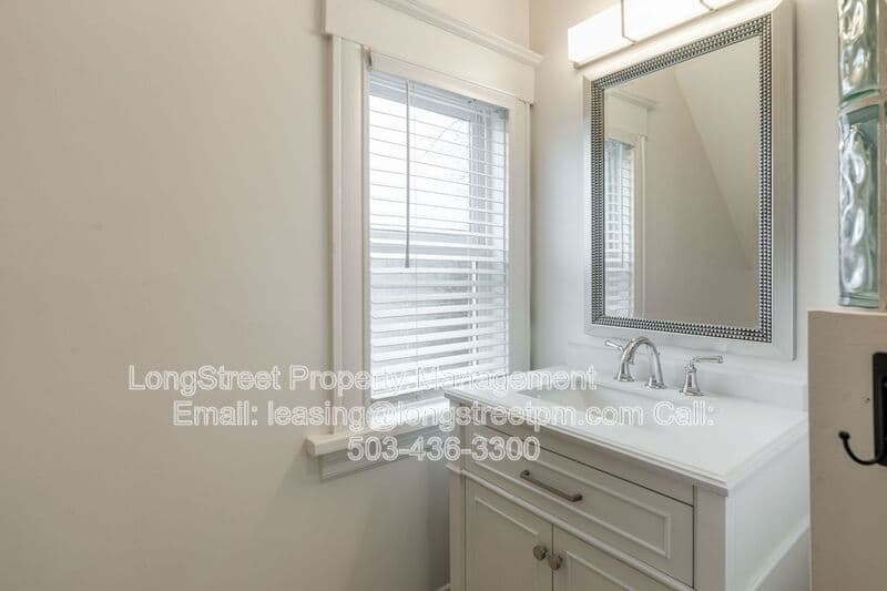 Portland House: 536 NE San Rafael St