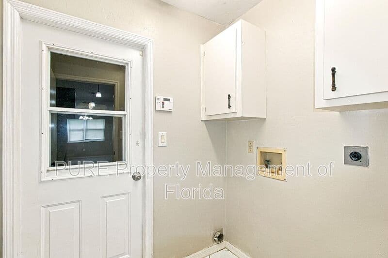 Ocala House: 16 Almond Terrace