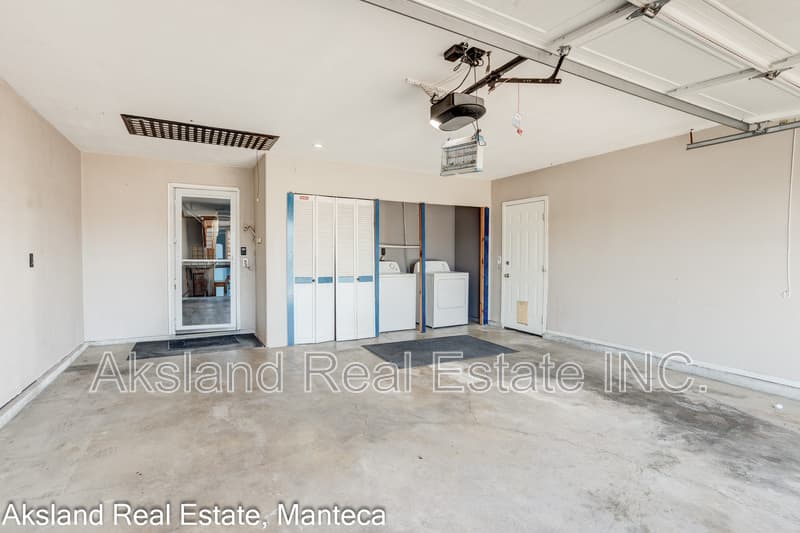 Manteca House: 14909 Pueblo Drive