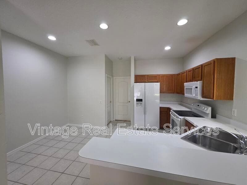 Gibsonton House: 6731 Lake Rochester Ln