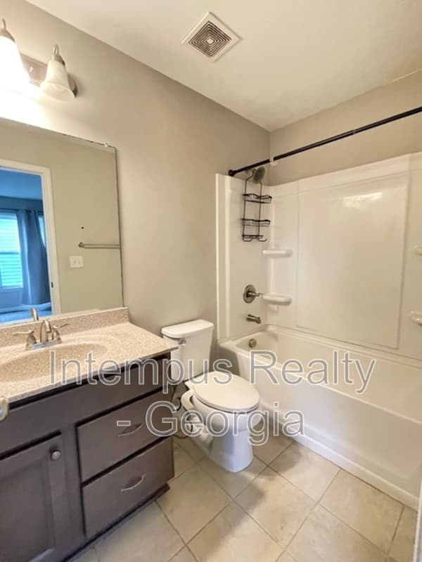 Powder Springs House: 3816 Thackary Dr