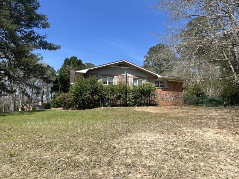 Ozark House: 180 Kings Ct