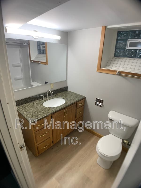 Saint Paul Condo: 1150 Central Ave W