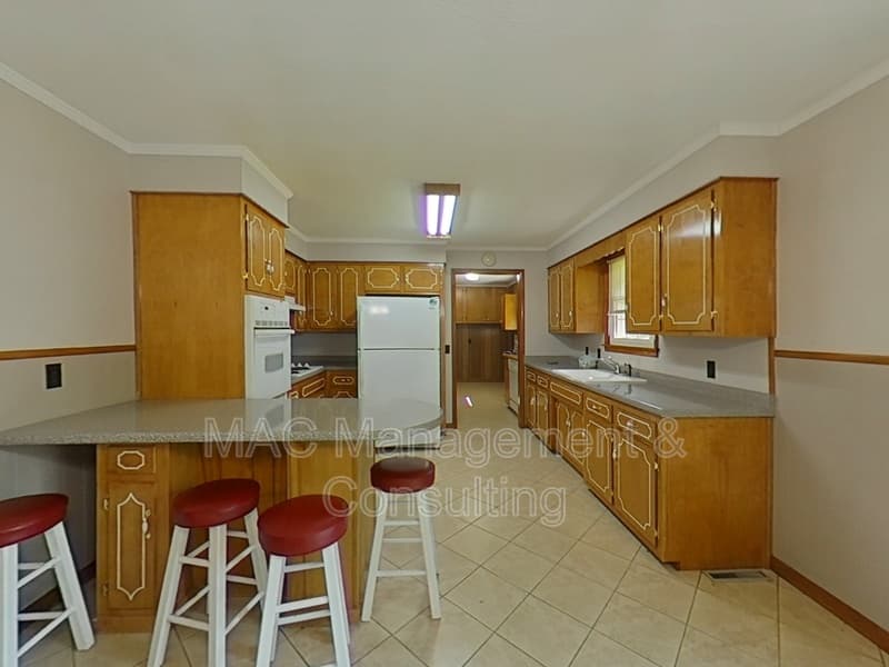 Bloomington Springs House: 4914 South Grundy Quarles Highway