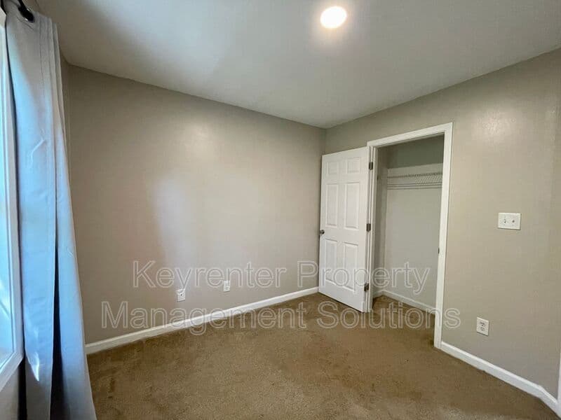 Staunton House: 1008 Jackson St