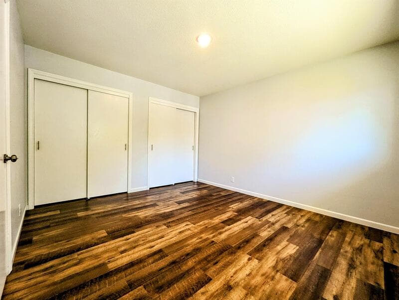 Pella Condo: 306 Central Drive - 3