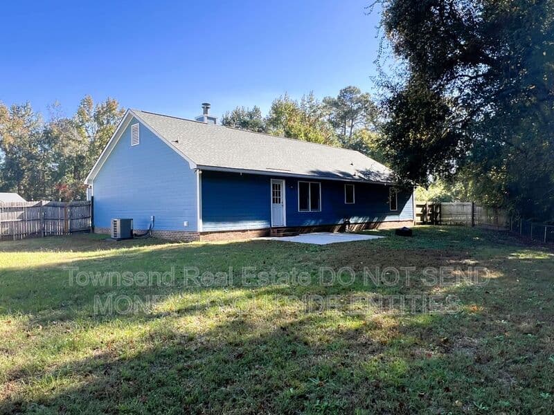 Hope Mills House: 4118 Trelawney Dr.