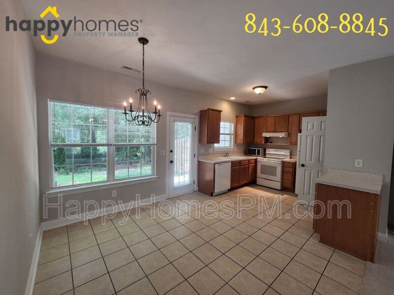 Summerville House: 111 Walden Ridge Way