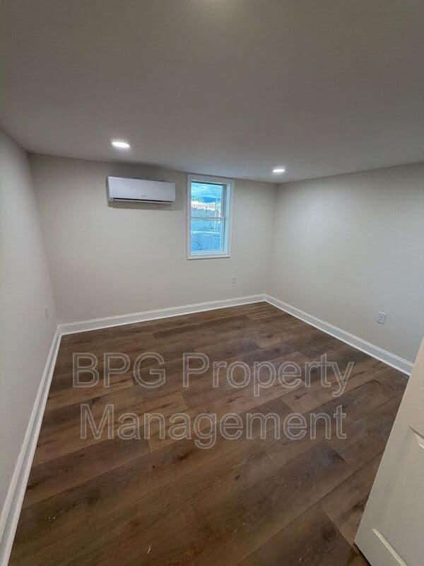 Woodstock Condo: 204 N Muhlenberg St