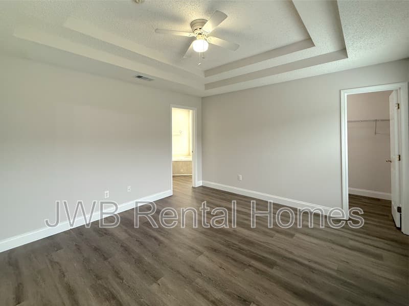Saint Johns House: 557 Grand Parke Dr