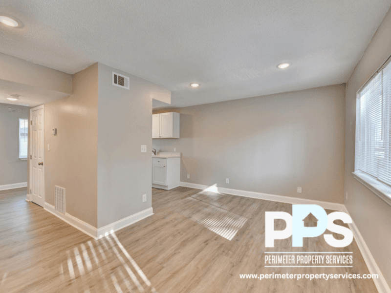 Atlanta House: 390 West Lake Avenue