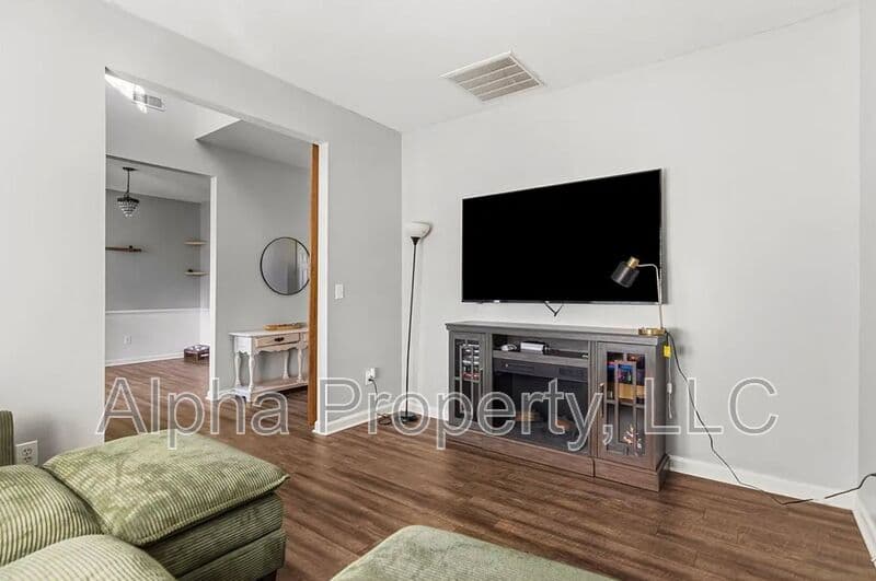 Easley House: 216 Edenberry Way
