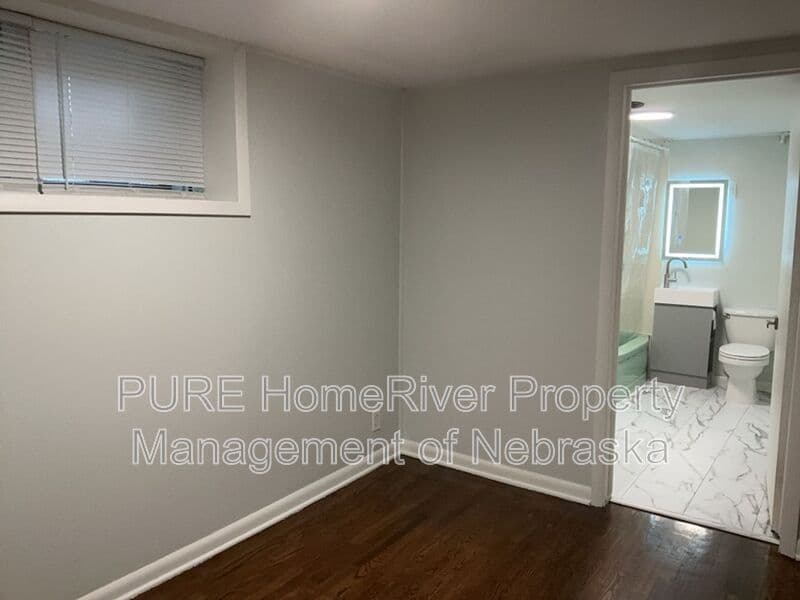 Omaha Condo: 1021 S 30th Ave