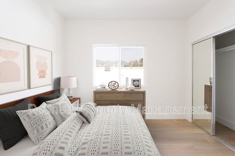 Los Angeles Condo: 1325 N Poinsettia