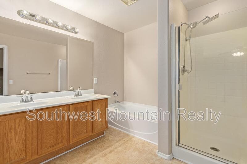 Maricopa House: 44856 W Paitilla Lane