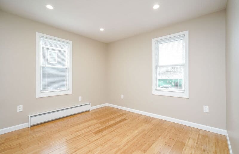 Agawam Condo: 62 Suffield St