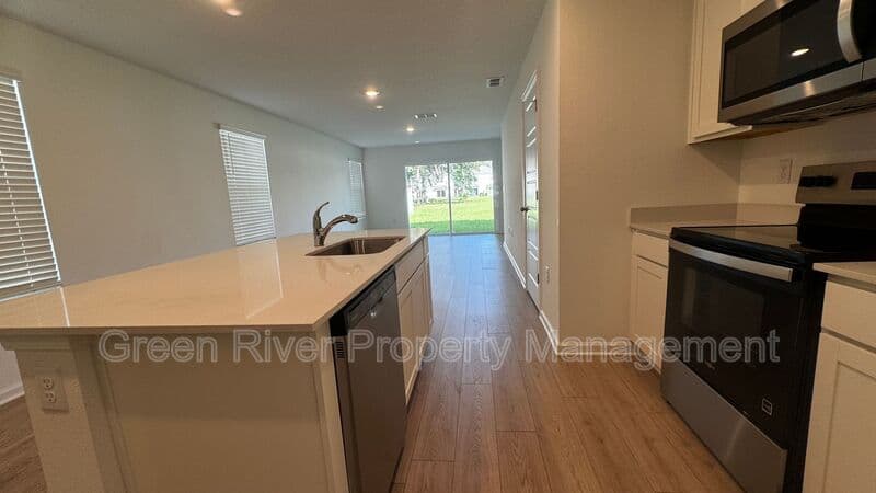 Jacksonville House: 2717 Iron Rock Ct