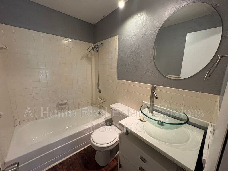 Springfield Condo: 2002-B E Monroe St