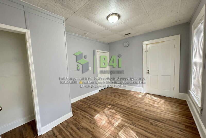 Macon House: 1240 Rocky Creek Rd