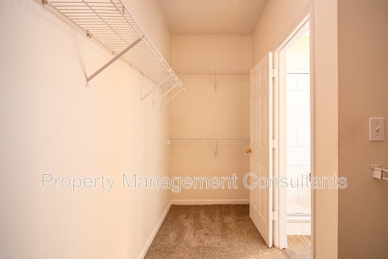 Madison House: 216 Horseshoe Bend North